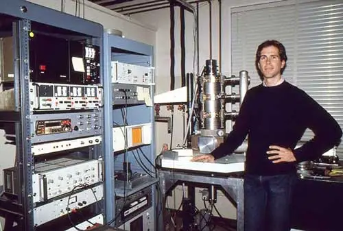 Tom Newman, el ingeniero que logró el desafío de Feynman